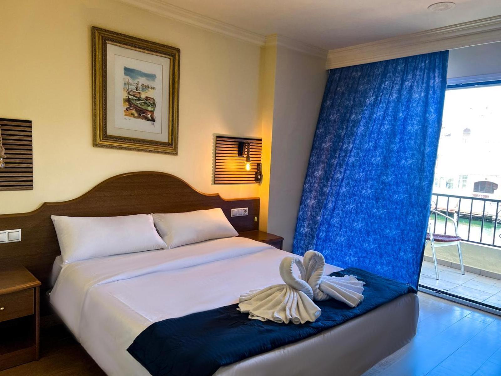 Hotel Portofino By Insidehome Empuriabrava Bagian luar foto