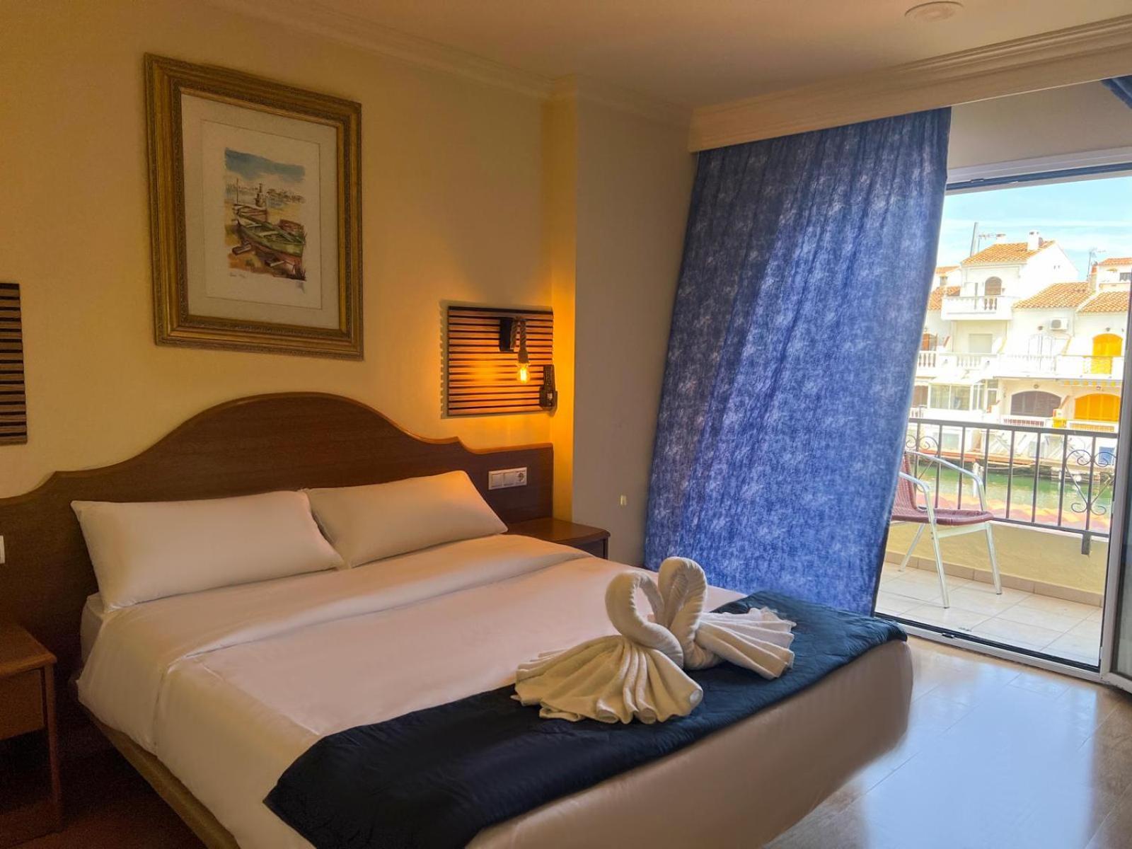 Hotel Portofino By Insidehome Empuriabrava Bagian luar foto