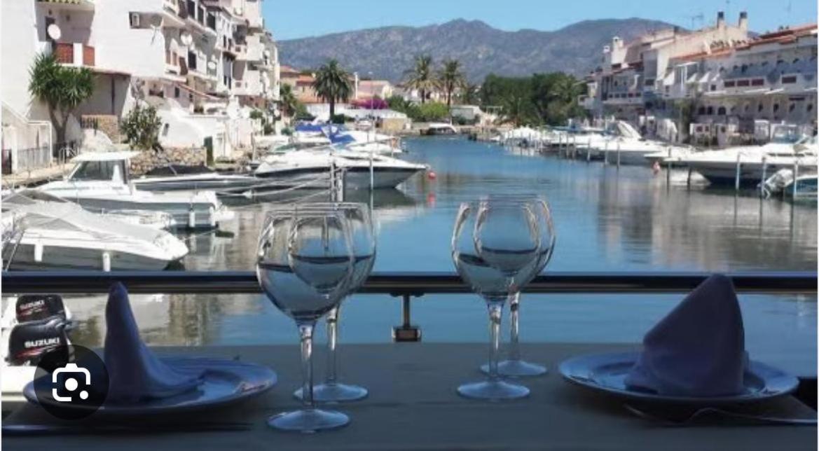 Hotel Portofino By Insidehome Empuriabrava Bagian luar foto