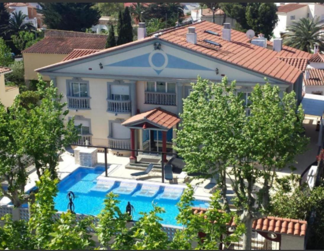 Hotel Portofino By Insidehome Empuriabrava Bagian luar foto