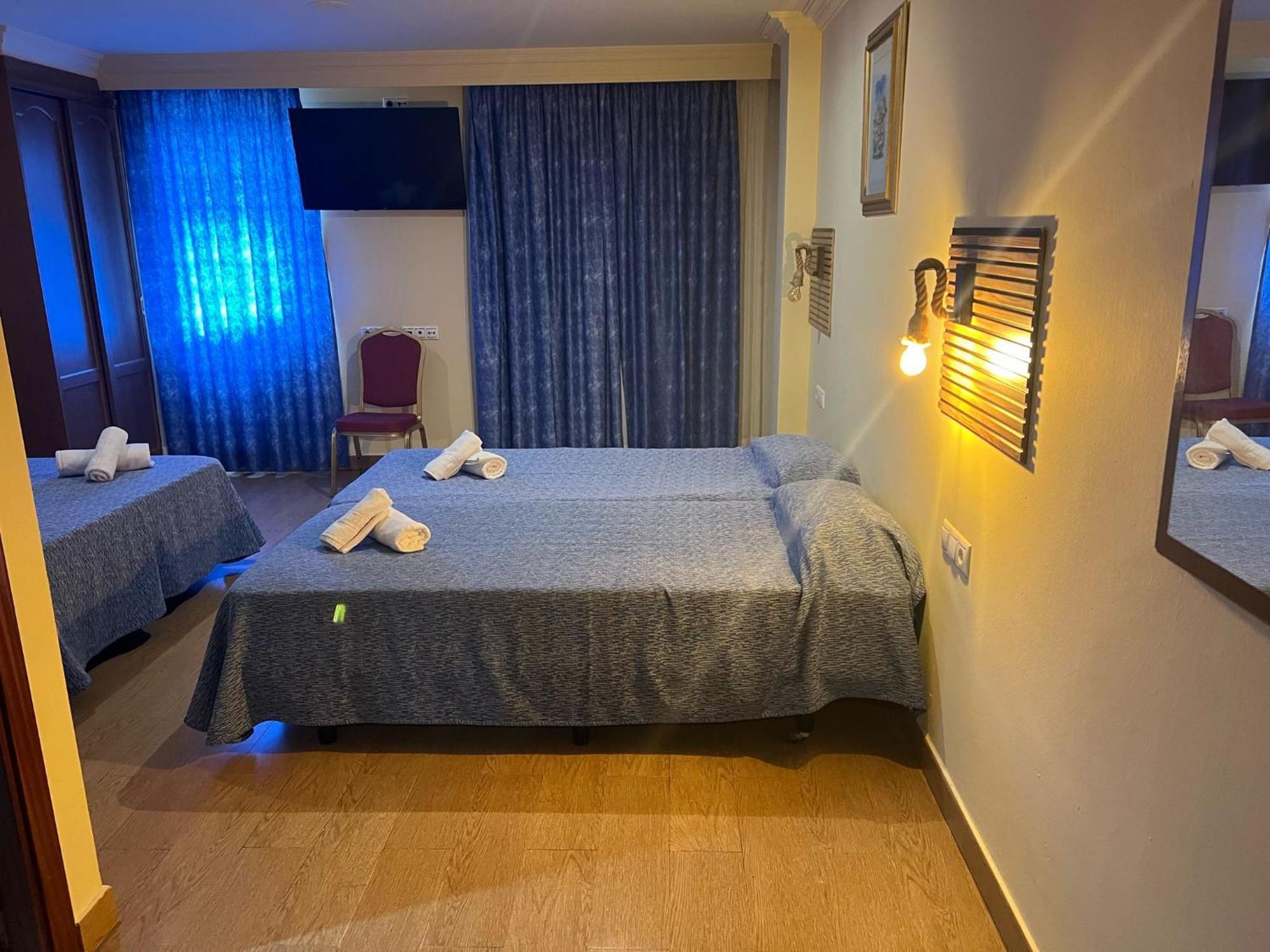 Hotel Portofino By Insidehome Empuriabrava Bagian luar foto