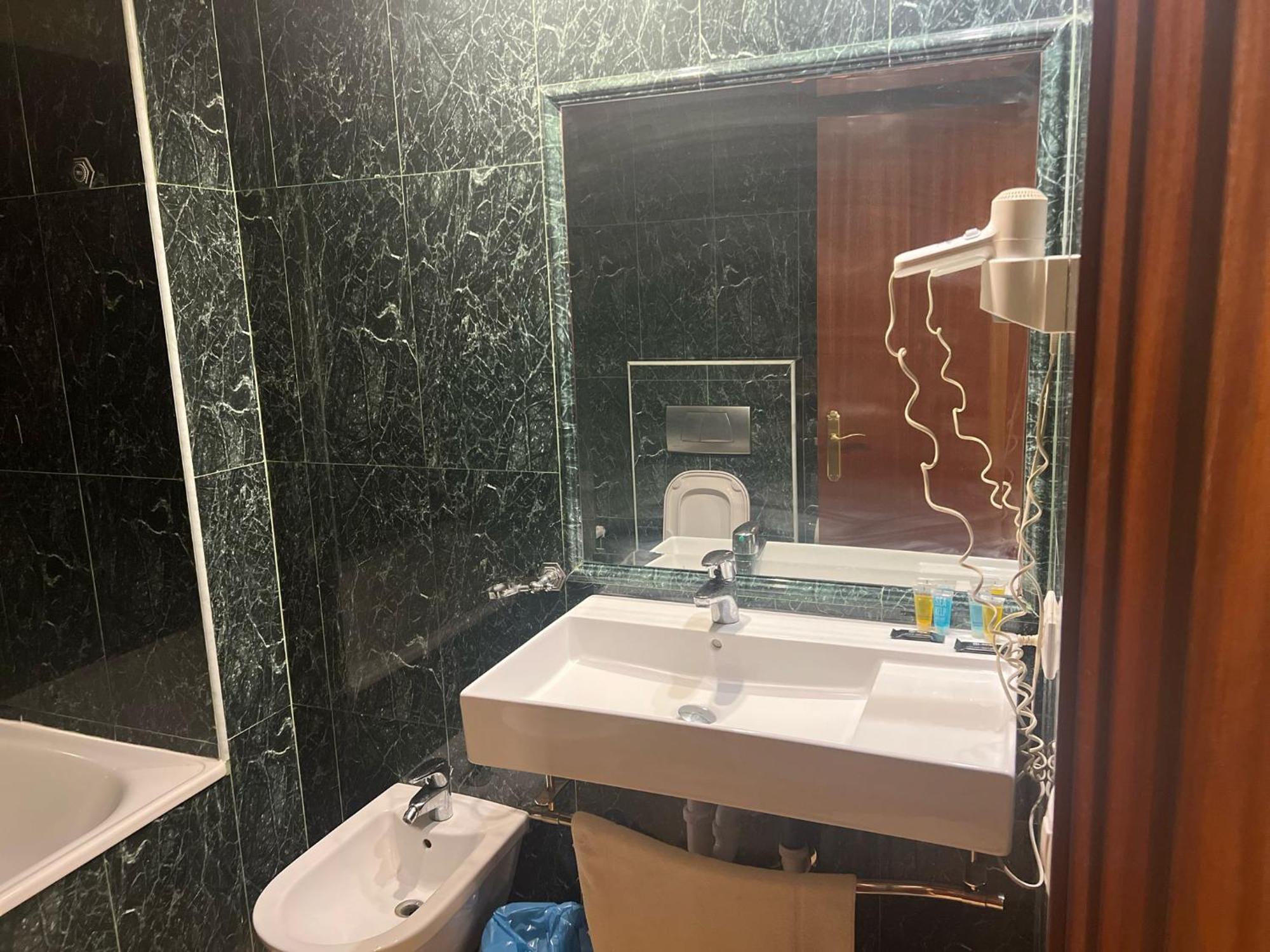 Hotel Portofino By Insidehome Empuriabrava Bagian luar foto