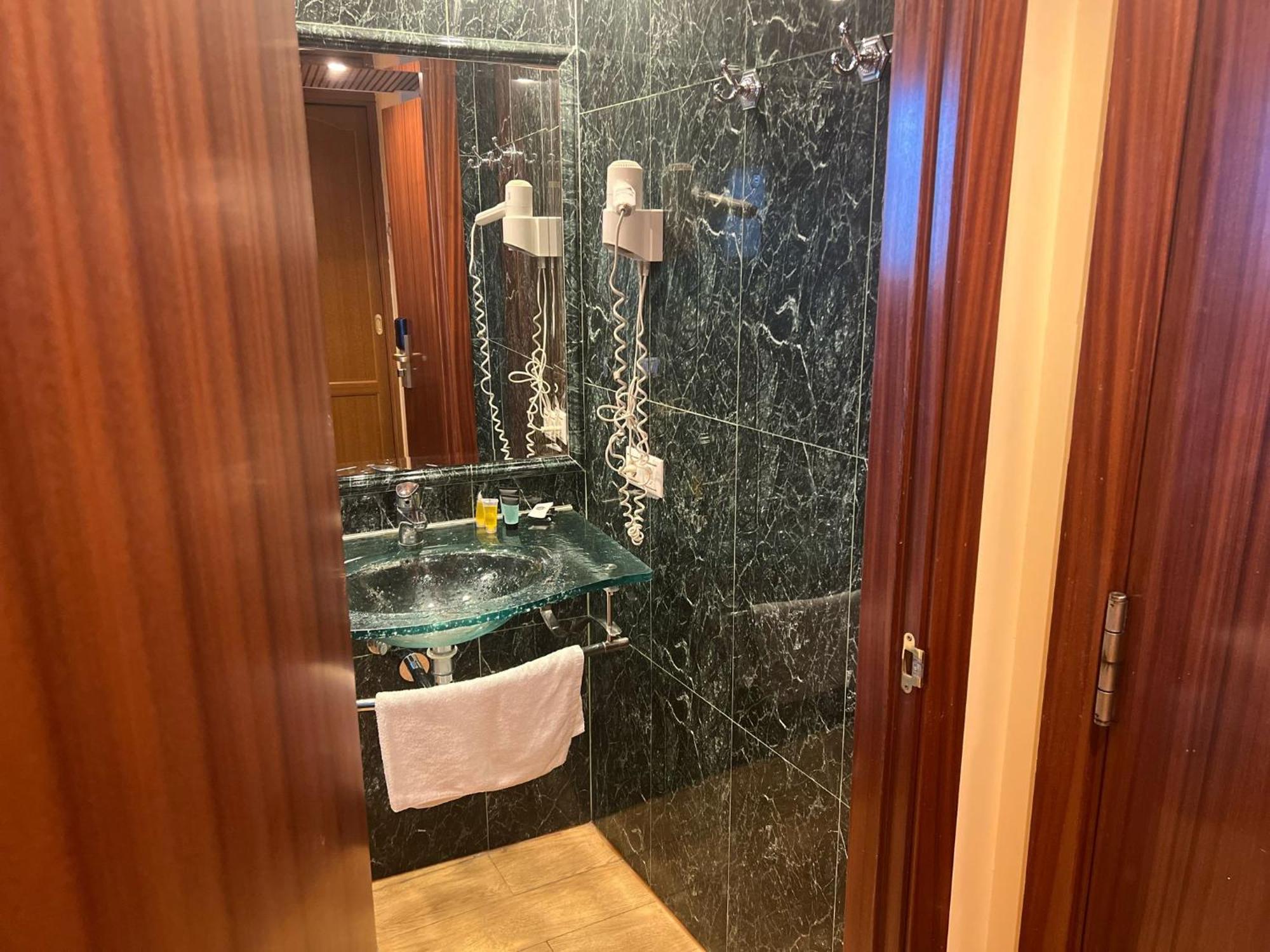 Hotel Portofino By Insidehome Empuriabrava Bagian luar foto