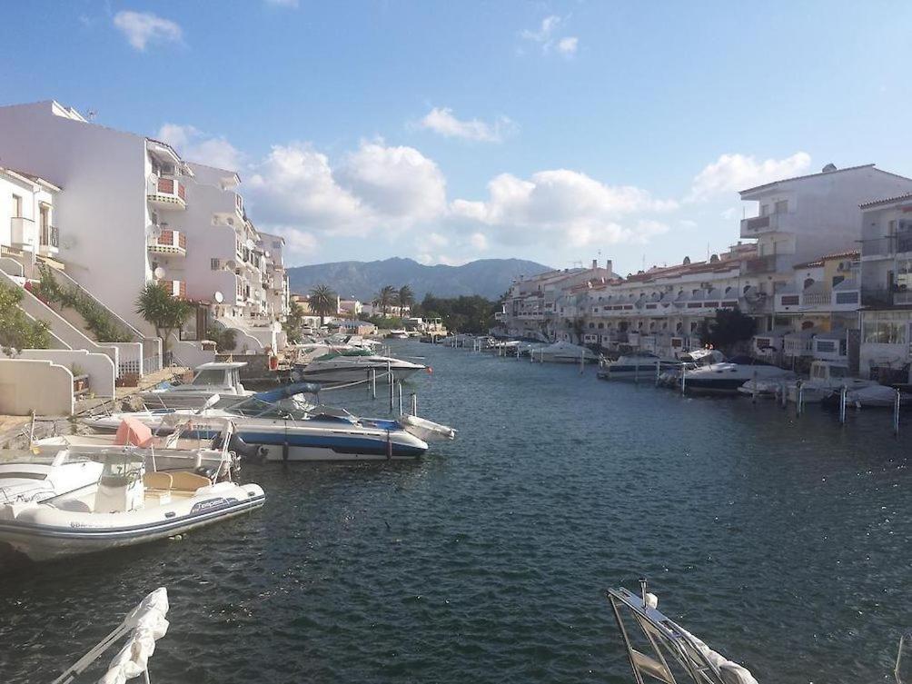 Hotel Portofino By Insidehome Empuriabrava Bagian luar foto