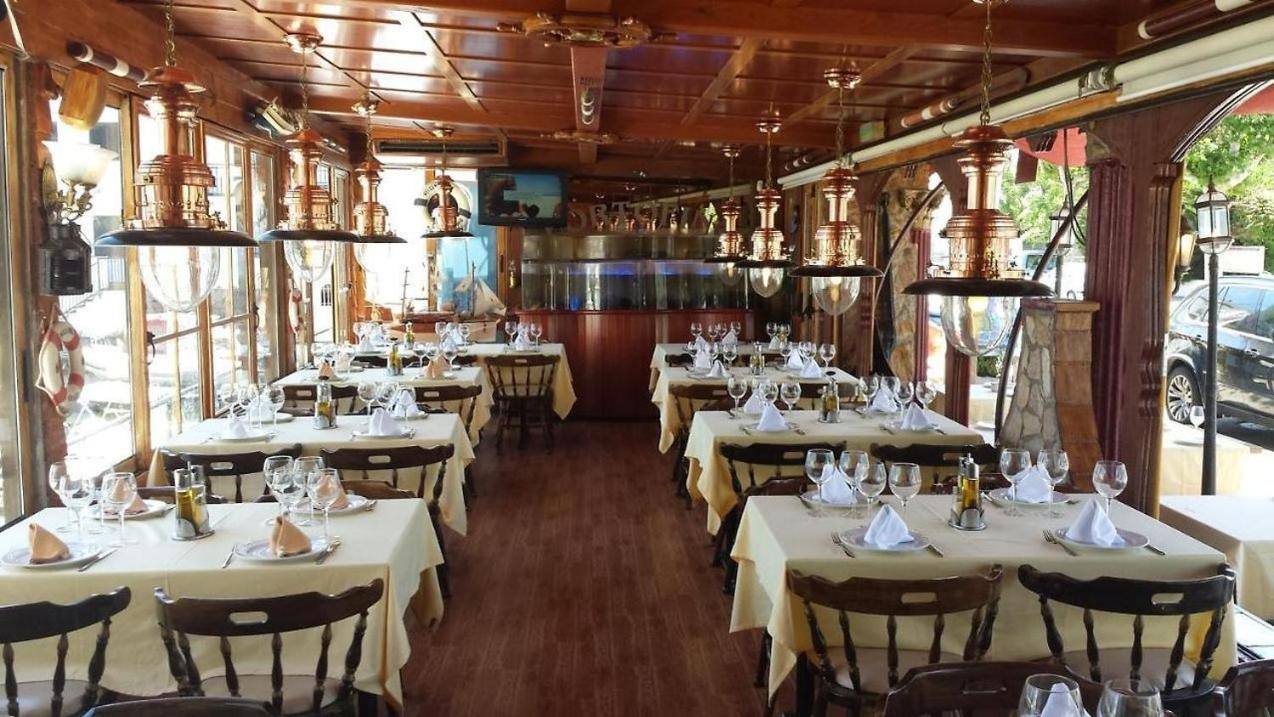 Hotel Portofino By Insidehome Empuriabrava Bagian luar foto
